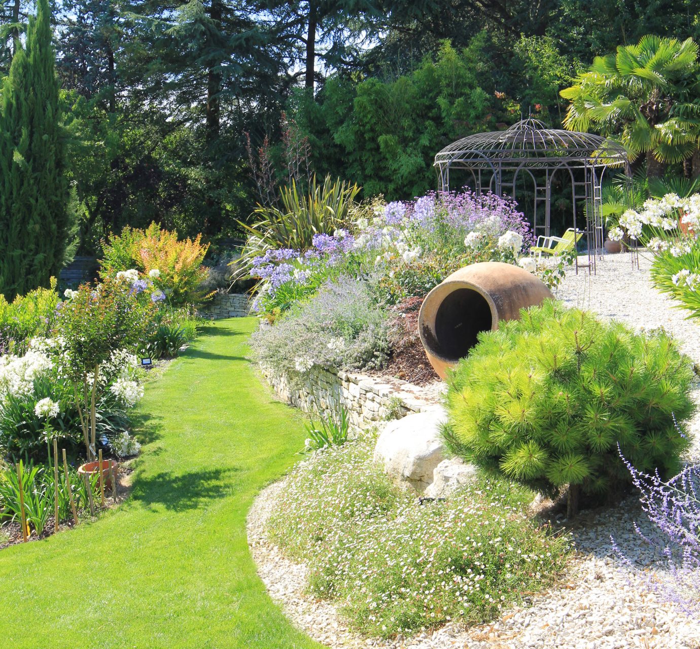 Le groupe ADH - Concepteur de Piscines et Paysages sur Vendôme, Orléans, Tours et Amboise.